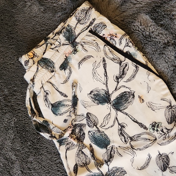 Fluid floral jogger - Picture 2 of 8